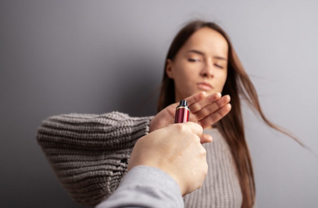 An image of someone saying "no" to a vape that they're being offered.